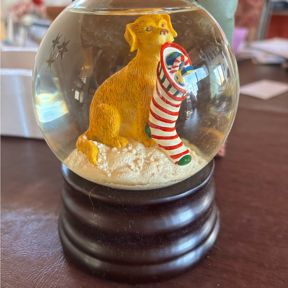Eddie Bauer NWT Golden Retriever Snow Globe